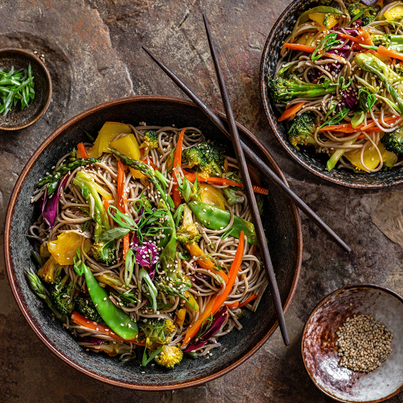 Wok de légumes et nouilles soba